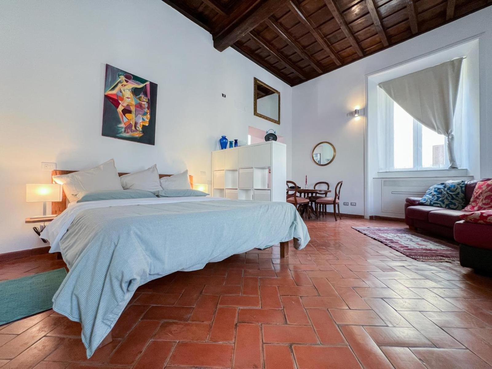 Pantheon Apartment *